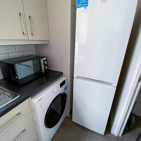 Modern 1 Bedroom Flat In Wood Green Londen Buitenkant foto