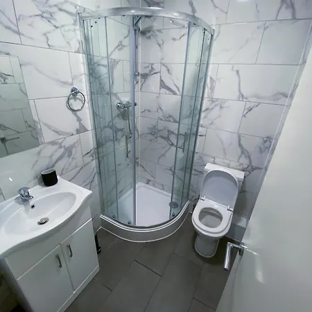 Modern 1 Bedroom Flat In Wood Green Londen Buitenkant foto